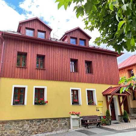 Chalupa Pohádka Železná Ruda Esterno foto