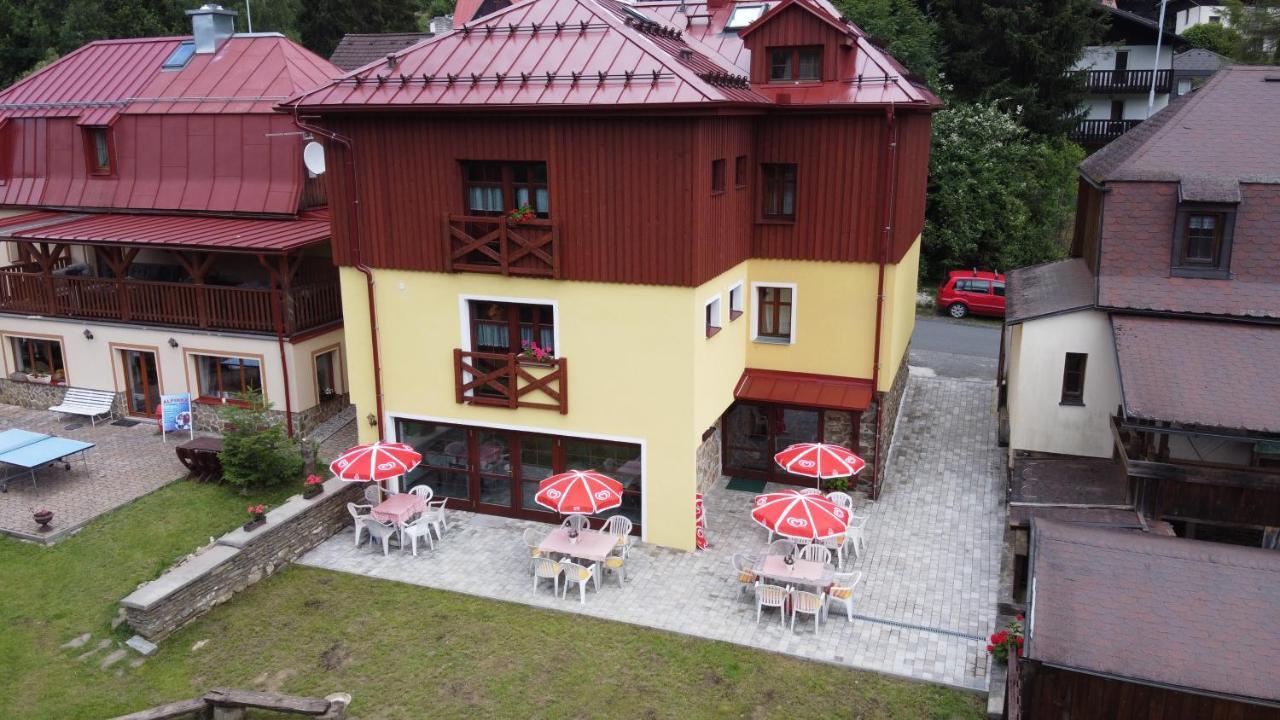 Chalupa Pohádka Železná Ruda Esterno foto