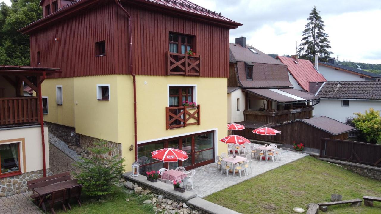 Chalupa Pohádka Železná Ruda Esterno foto