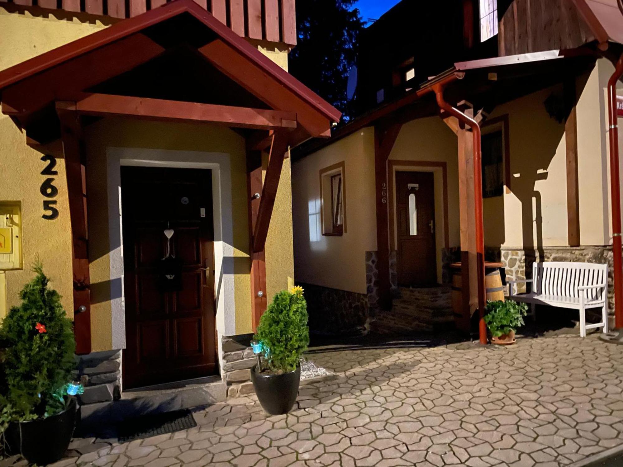 Chalupa Pohádka Železná Ruda Esterno foto