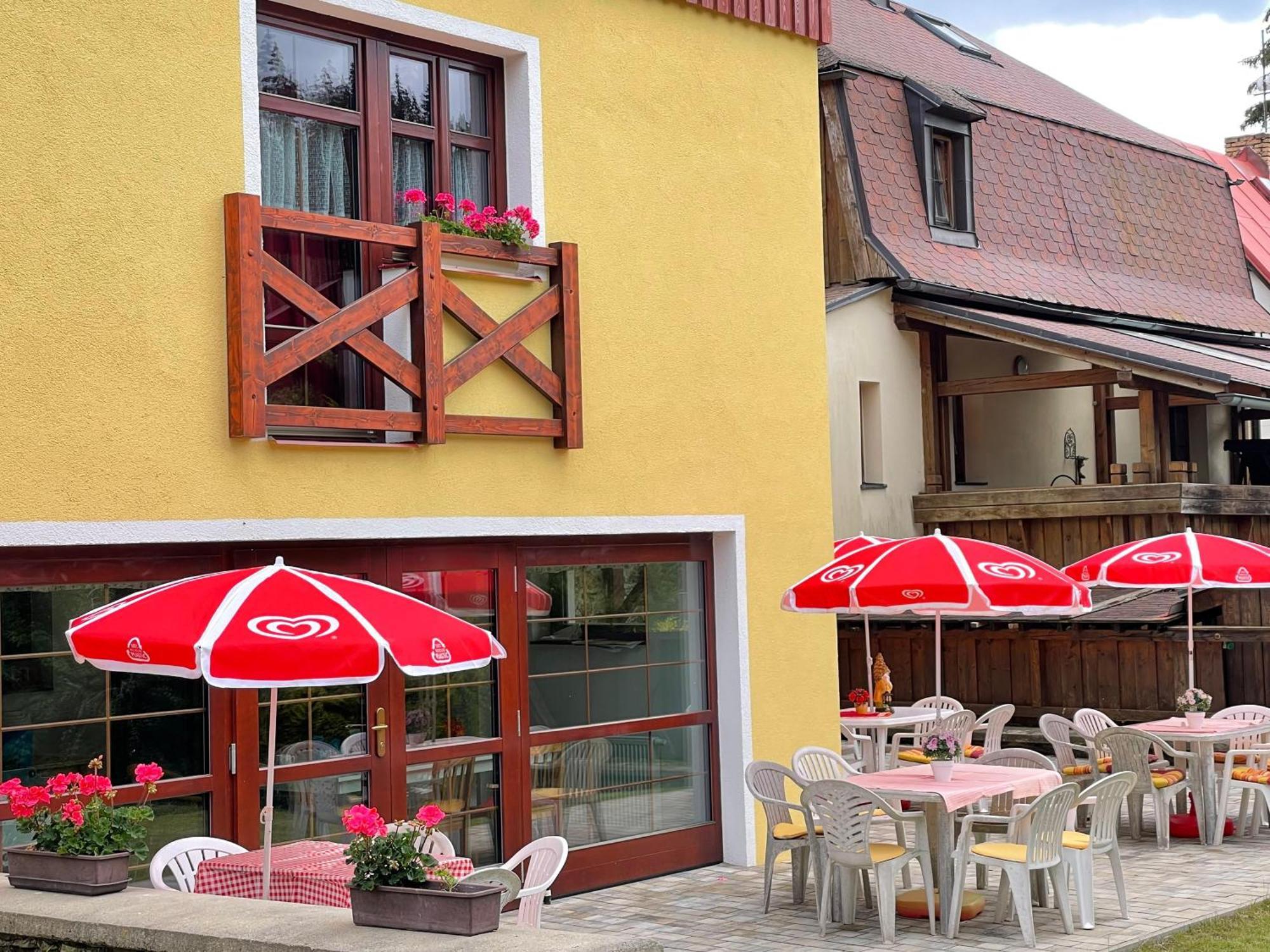 Chalupa Pohádka Železná Ruda Esterno foto