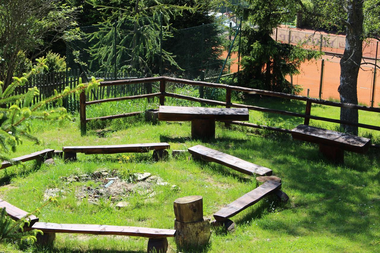 Chalupa Pohádka Železná Ruda Esterno foto