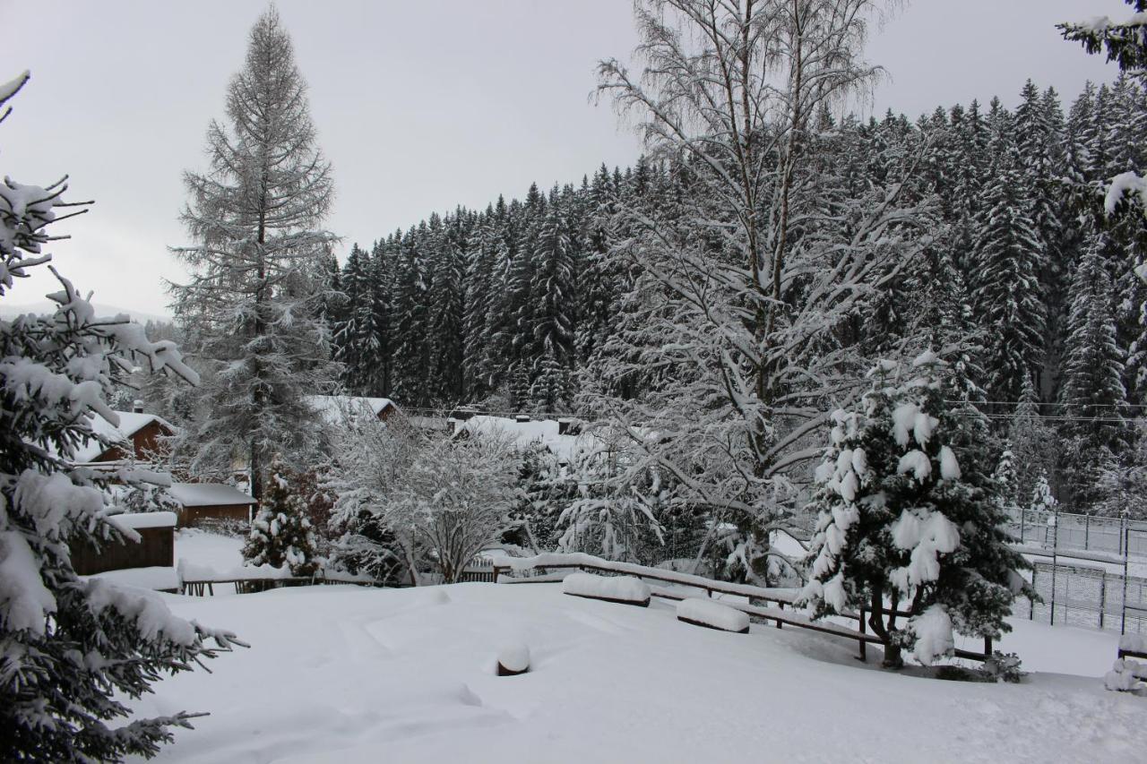 Chalupa Pohádka Železná Ruda Esterno foto