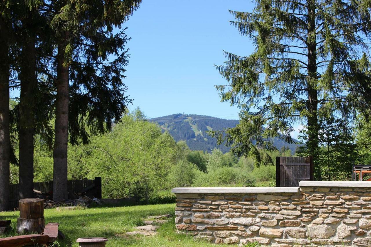 Chalupa Pohádka Železná Ruda Esterno foto