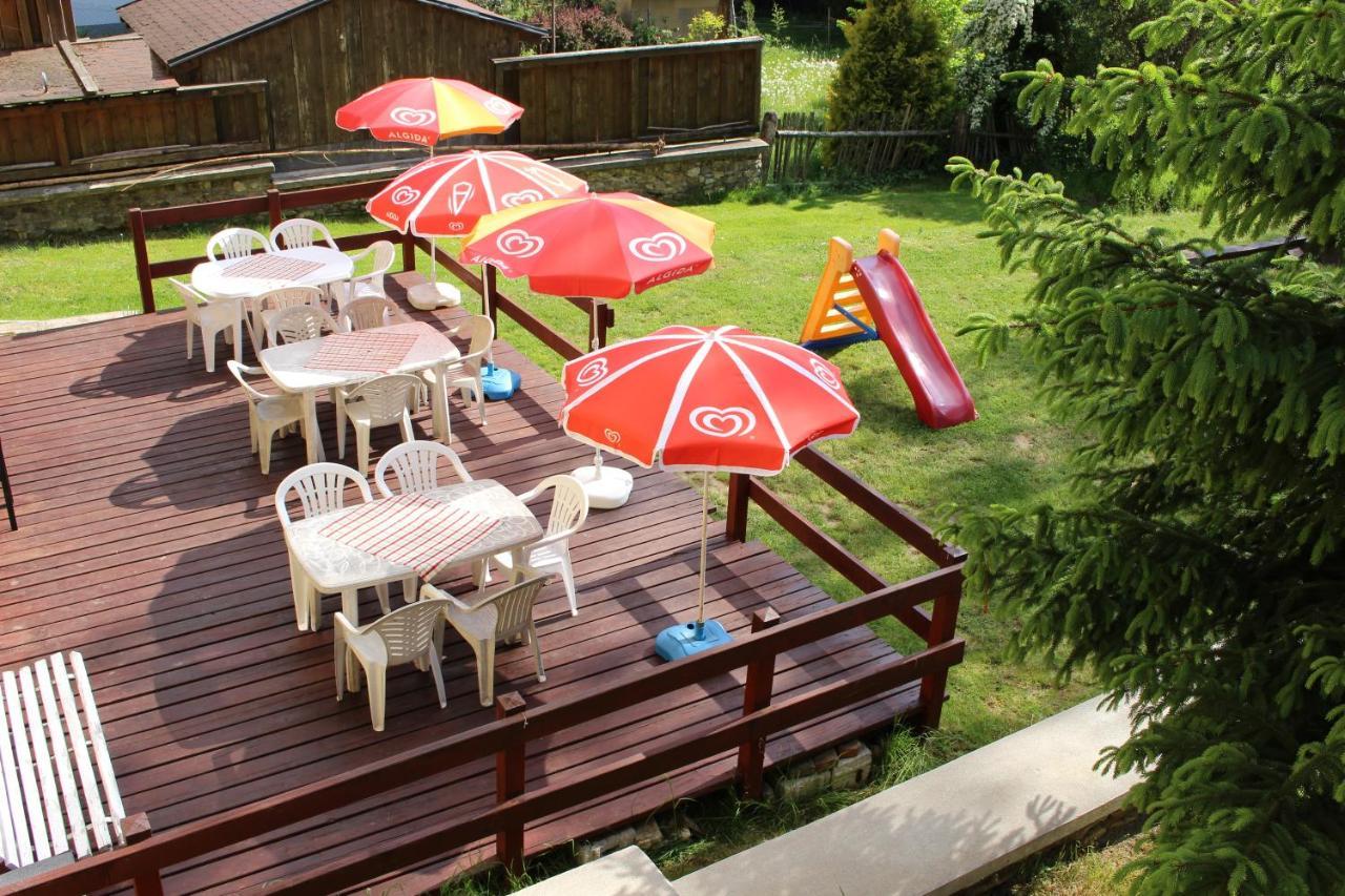 Chalupa Pohádka Železná Ruda Esterno foto